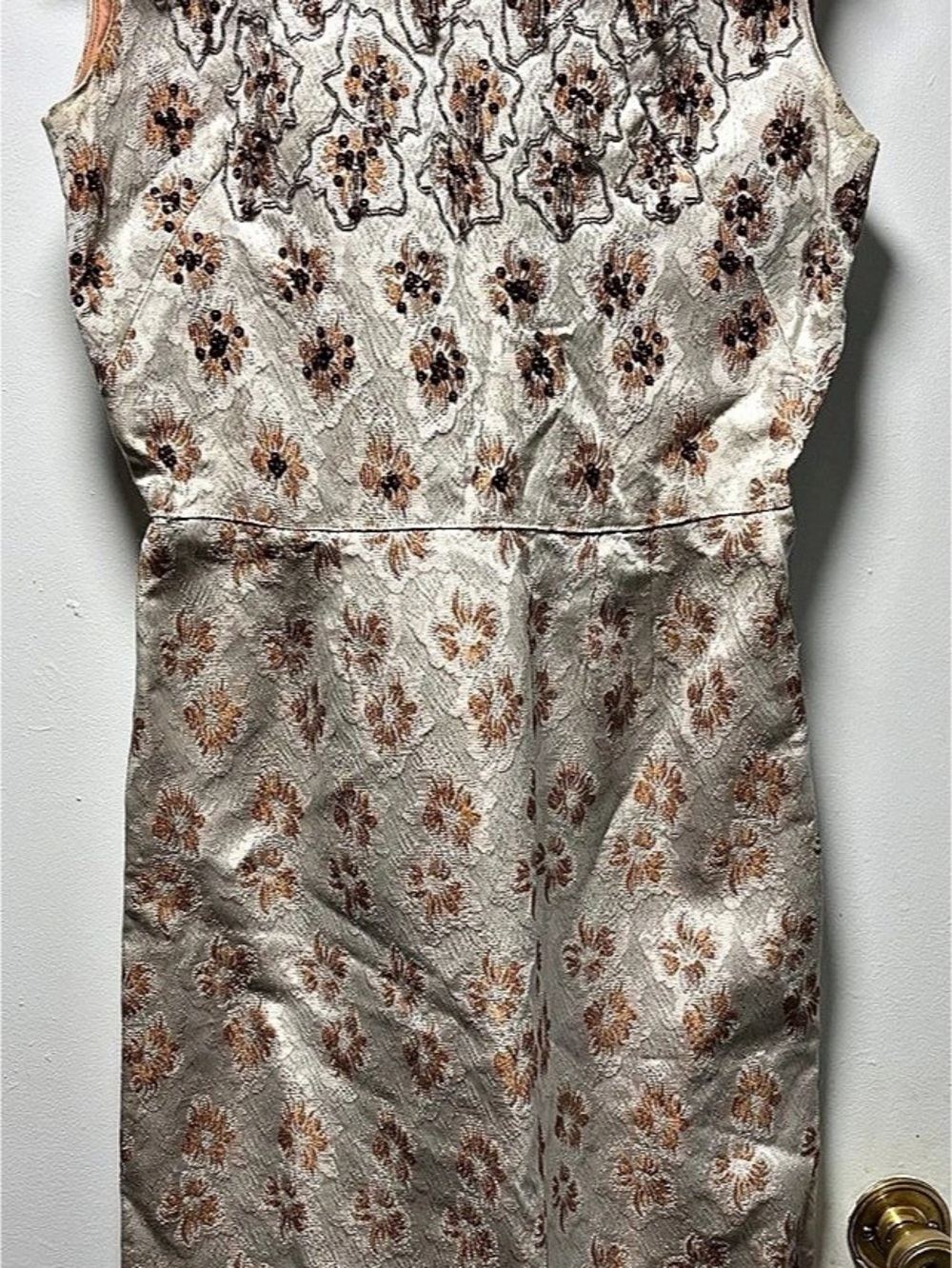 Vintage 60s Beaded Metallic Floral Brocade Cocktail Sheath Dress XS Gold Silver